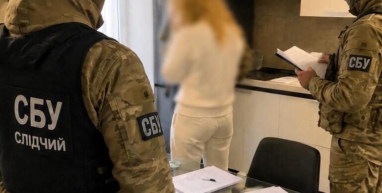 За користування лісовою ділянкою на Рівненщині юристка отримала хабар 15 тисяч доларів 