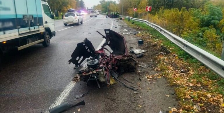 Загинула людина, інша госпіталізована внаслідок ДТП на Рівненщині
