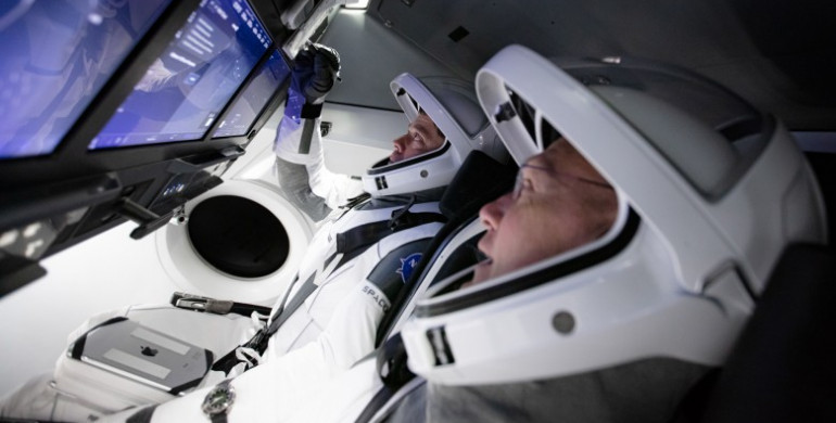Сьогодні вночі SpaceX вперше відправить астронавтів на МКС (ПРЯМА ТРАНСЛЯЦІЯ)