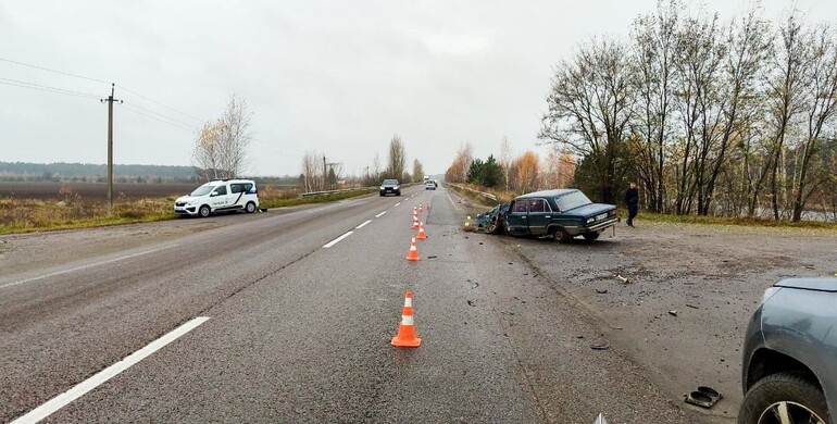 На Рівненщині в автопригоді травмувалися двоє людей 