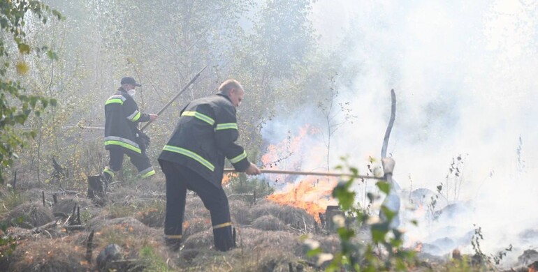 На півночі Рівненщині досі не ліквідували пожежу