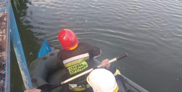У Рівному в озері гідропарку втопився чоловік (ФОТО)