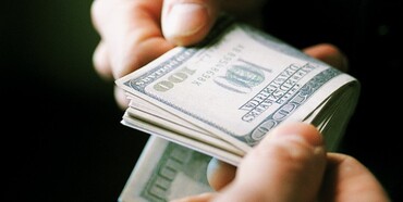 У Рівному чоловік взяв хабар за працевлаштування з відстрочкою 