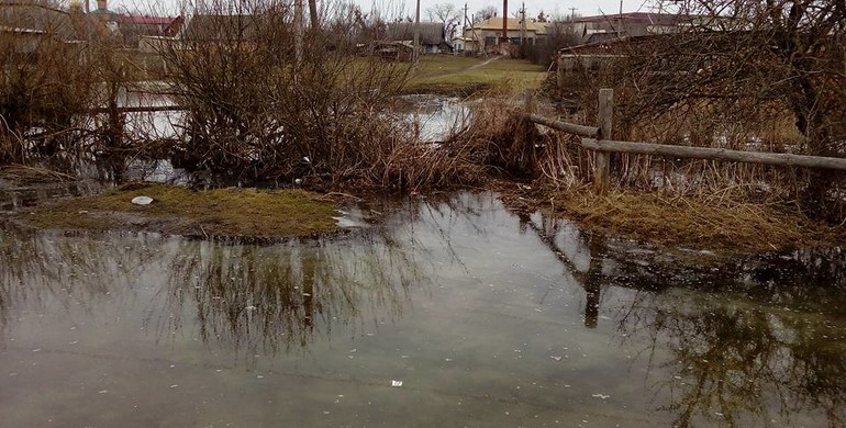 На Рівненщині весняні паводки підтоплюють село