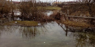 На Рівненщині весняні паводки підтоплюють село