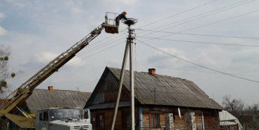 Рівненські енергетики облаштували для лелек нові домівки (ФОТО)