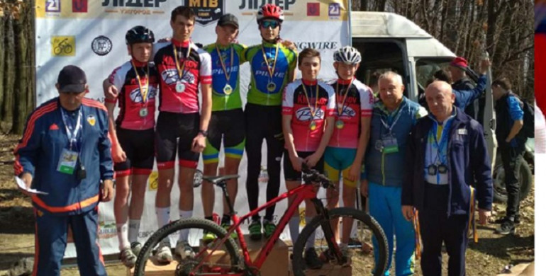 Рівненські велогонщики здобули золото Чемпіонату України