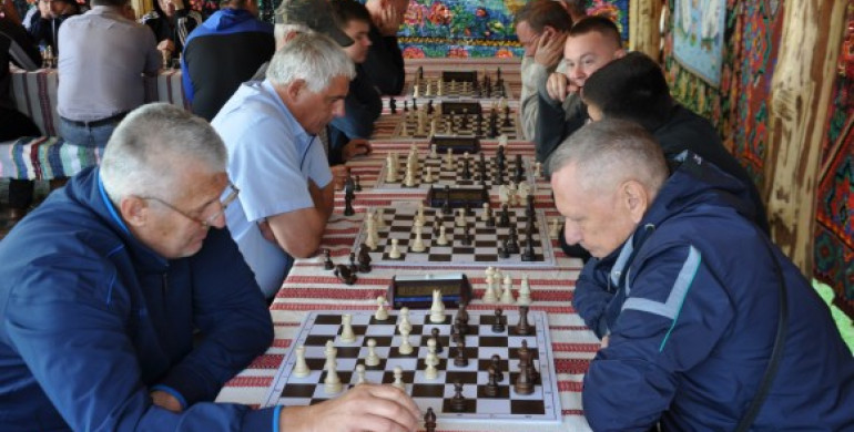 8 тур Кубку Рівненщини з шахів приймало Рокитне