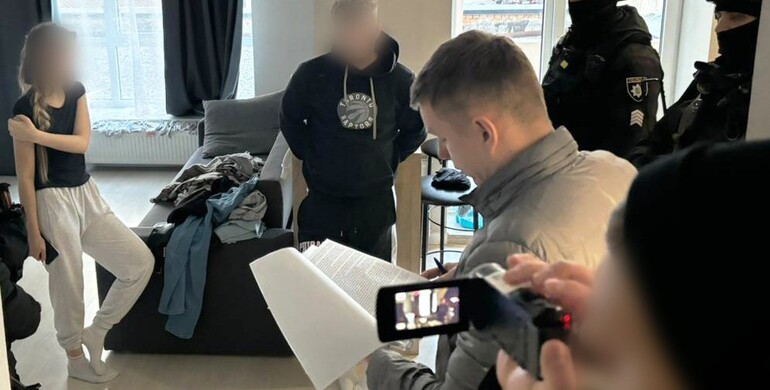 Мешканець Рівненщини у складі банди привласнював віртуальні активи під приводом онлайн-заробітку
