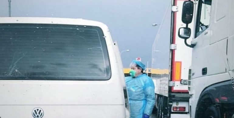 На кордоні Україна-Польща людям почали проводити скринінг на коронавірус (ФОТОФАКТ)