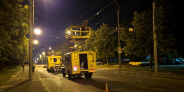 Вночі у Рівному проводять ремонт контактної мережі тролейбусів