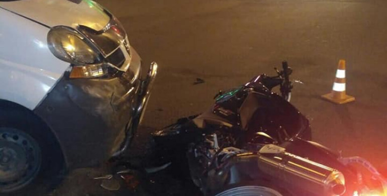 ДТП у Рівному: автомобіль збив мотоцикліста
