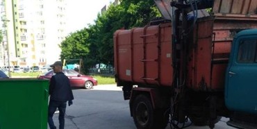 У Вараші комунальники відмовляються прибирати вулиці та вивозити сміття
