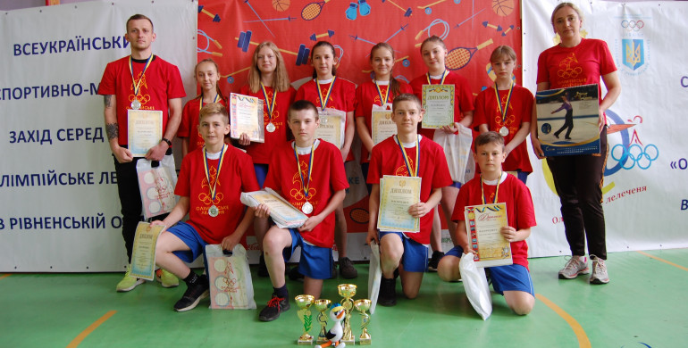 Нагороди від «Олімпійського лелеченяти» отримали Володимирецькі школярі