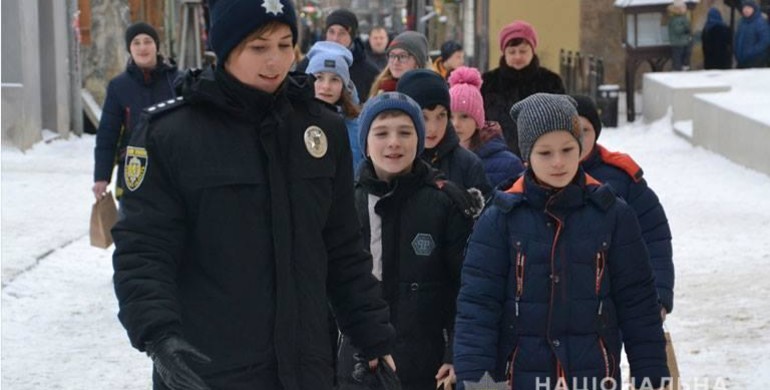 Поліцейські повезли дітей з Рівненщини на екскурсію до Львова (ФОТО)