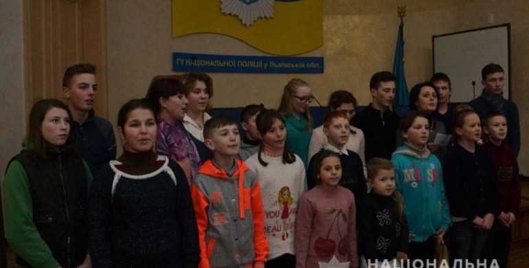Поліцейські повезли дітей з Рівненщини на екскурсію до Львова (ФОТО)