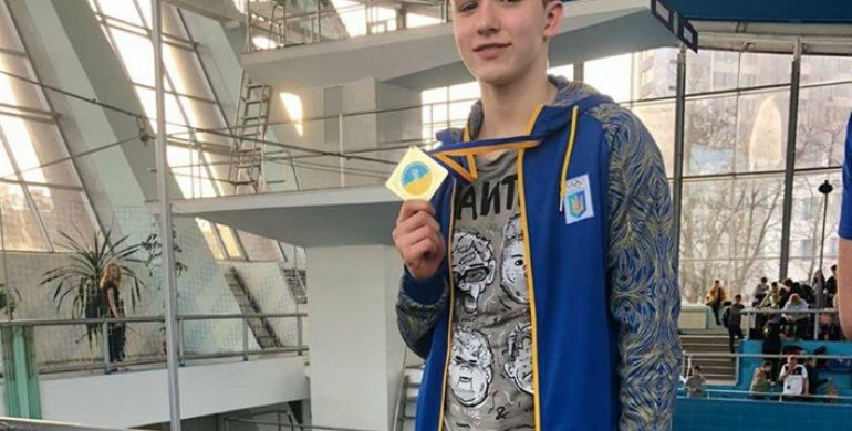 Рівненські плавці в перший день Чемпіонату України здобули трофеї