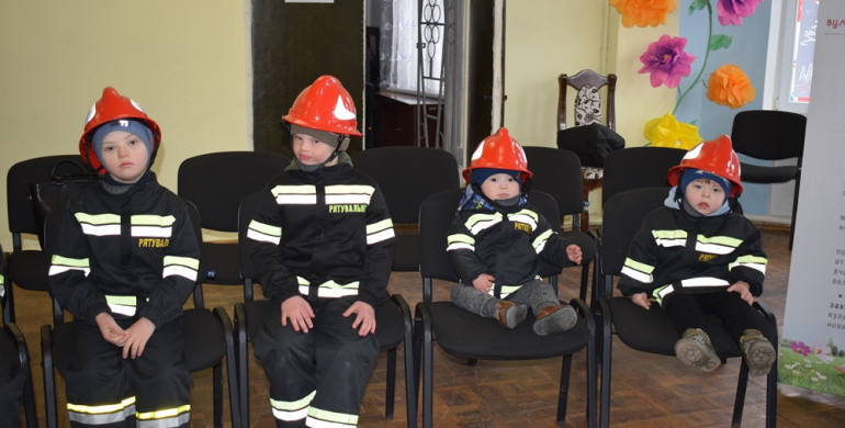 Рівненські рятувальники влаштували свято для сонячних діток (ВІДЕО) 