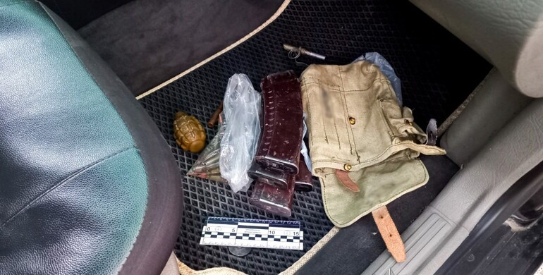 На Рокитнівщині поліцейські викрили зловмисника на незаконному перевезенні боєприпасів