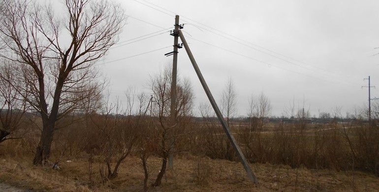 На Рівненщині злочинці заради арматури знищили 6 діючих електроопор