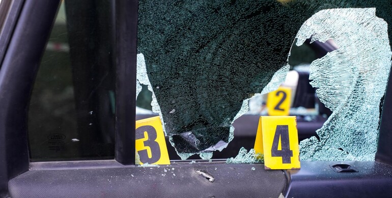 На Рівненщині поліцейські розшукують чоловіка, який стріляв у поліцейських