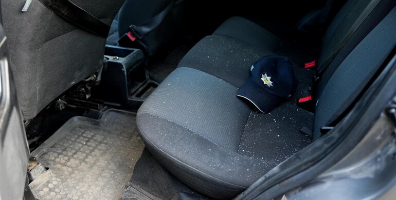 На Рівненщині поліцейські розшукують чоловіка, який стріляв у поліцейських