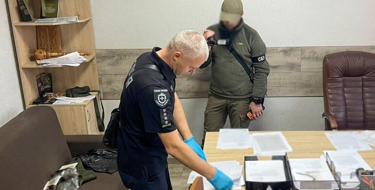 На Рівненщині правоохоронці викрили 3 працівників ТЦК та СП на отриманні неправомірної вигоди 