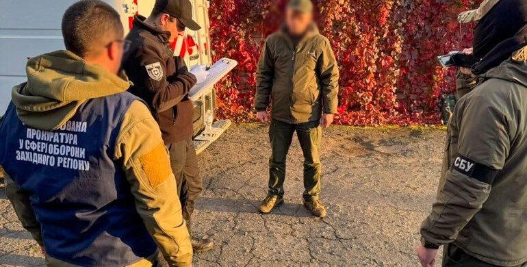 На Рівненщині правоохоронці викрили 3 працівників ТЦК та СП на отриманні неправомірної вигоди 