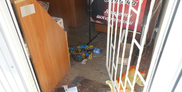 Через вибитий отвір чоловік на Рівненщині обікрав магазин