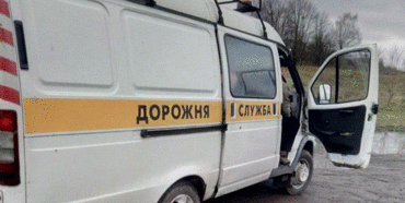 Одна з центральних доріг на Рівненщині засипається п'яним працівником