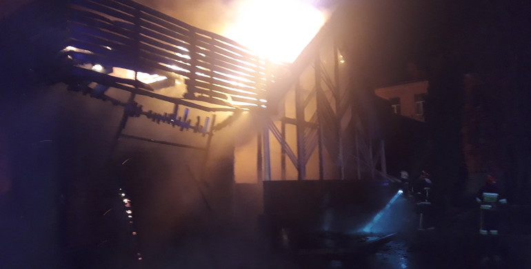 Міг вибухнути: У Рівному палав колишній ресторан Істанбул