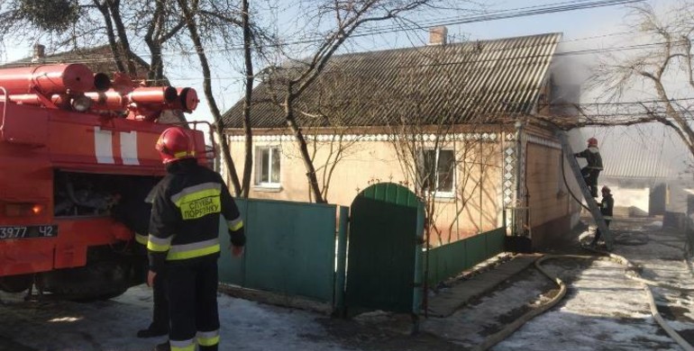 На Рівненщині спалахнув житловий будинок (ФОТО) 