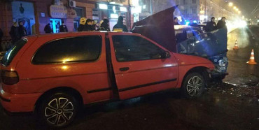 Розбиті авто та двоє потерпілих: ДТП у центрі Рівного (ФОТО) 