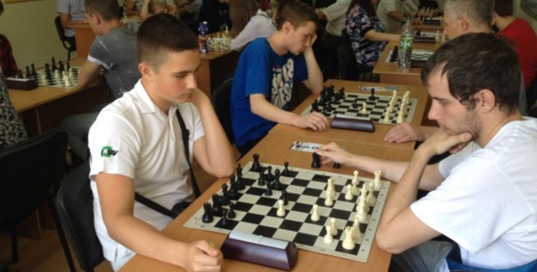 У Рівному зіграли шаховий турнір присвячений Дню міста (ФОТО)