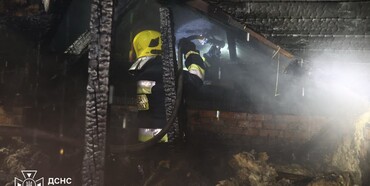 У Рівному рятувальники ліквідували наслідки нічної атаки