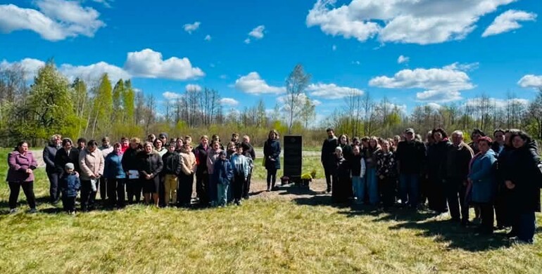 В селі Осові на Рівненщині відкрили пам’ятний знак жертвам Голокосту