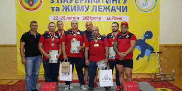 Рівненські спортсмени досягли високих результатів на Кубку України з пауерліфтингу та жиму лежачи