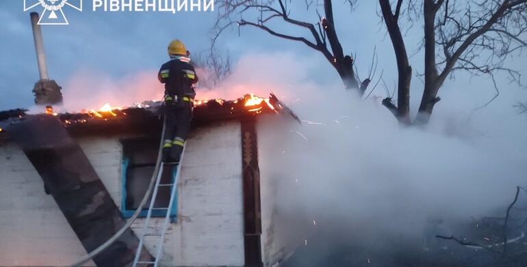 На Рівненщині у пожежі загинуло двоє людей 