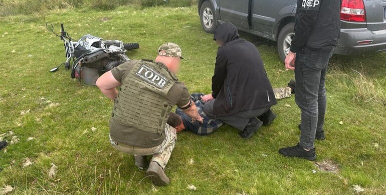 На Рівненщині викрили схему незаконного переправлення чоловіків закордон На Рівненщині викрили схему незаконного переправлення чоловіків закордон