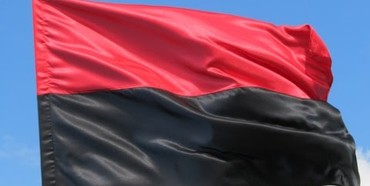На Рівненщині пропонують біля держустанов піднімати бандерівський прапор