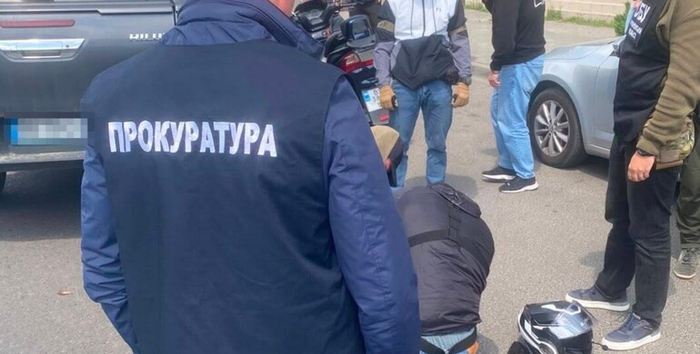 Жителя Острога затримала за підозрою у зливі даних ворогу 