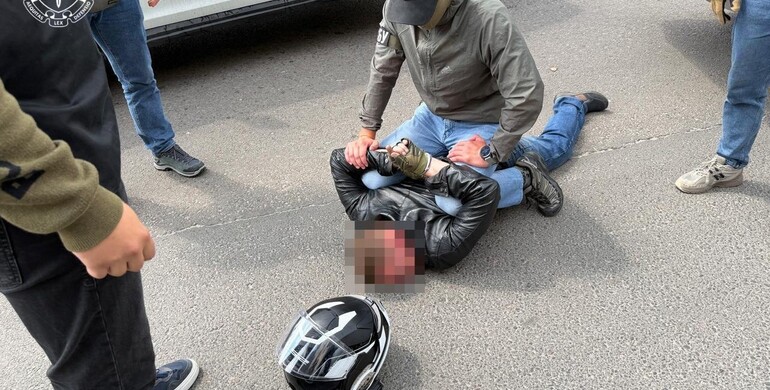 Жителя Острога затримала за підозрою у зливі даних ворогу 