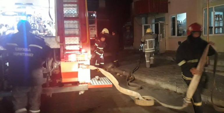 У Дубні трапилася пожежа у меблевому магазині (ФОТО)