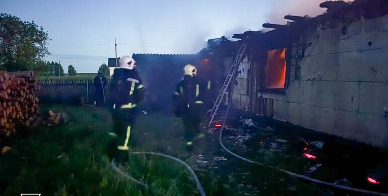 На Рівненщині під час гасіння пожежі виявили тіло чоловіка