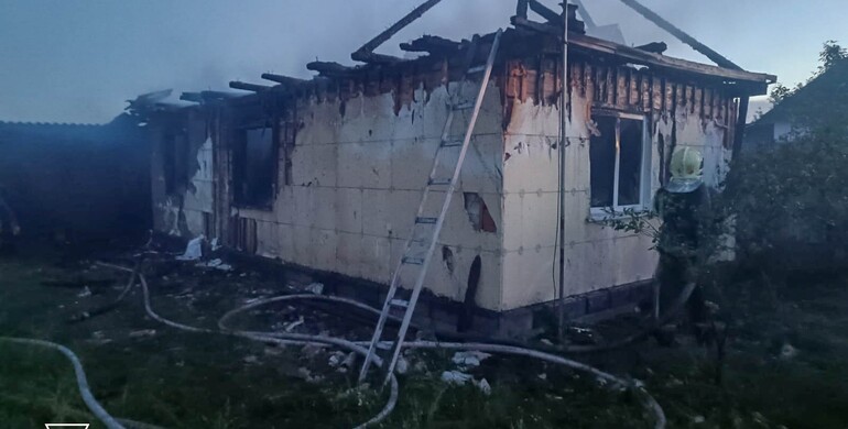 На Рівненщині під час гасіння пожежі виявили тіло чоловіка