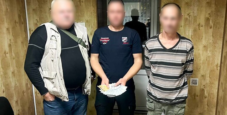 Таксист викрав у клієнта майже 150 тисяч гривень