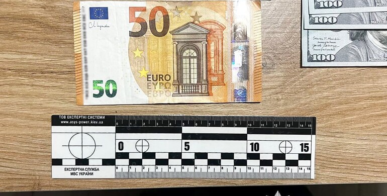 Таксист викрав у клієнта майже 150 тисяч гривень