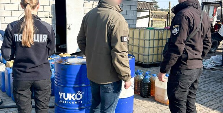 На Рівненщині затримано двох залізничників, які розкрадали дизпальне 