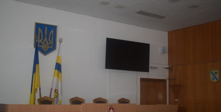 Депутатам  тісно: у Рівненській обласній раді розширюють залу та замінили табло на 150 тисяч гривень