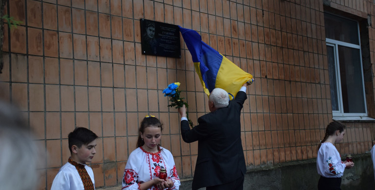 На Рівненщині встановили меморіальну дошку у пам‘ять загиблого в зоні АТО (ФОТО)